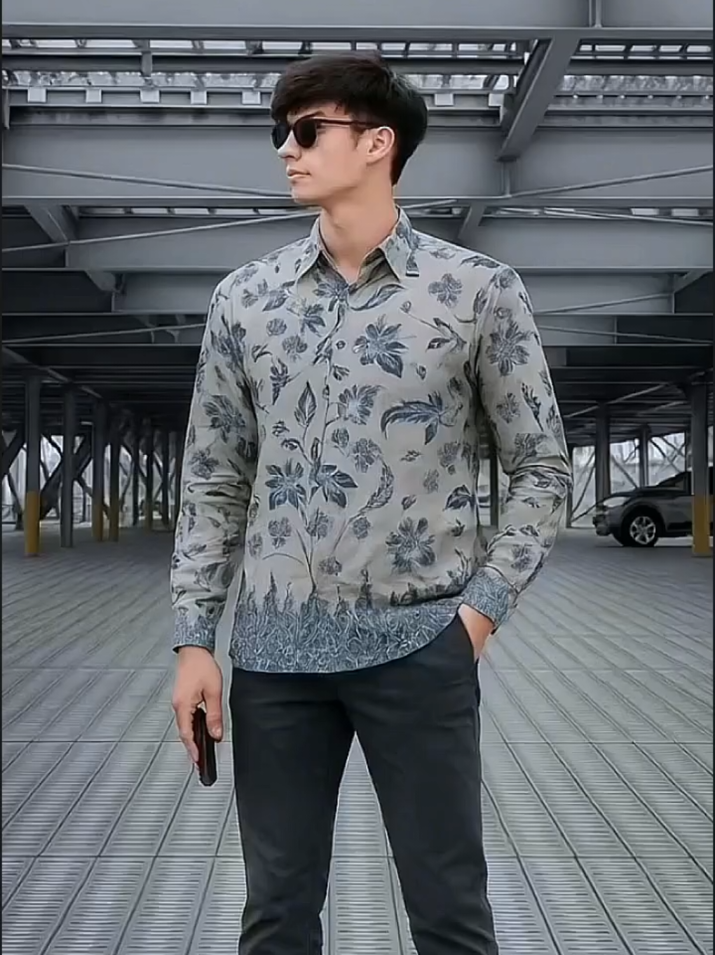 Tampil elegan dengan batik modern ✨ Gaya kasual tapi tetap berkelas. #OOTD #batikstyle #fashionpria #stylemodern #inspirasioutfit 