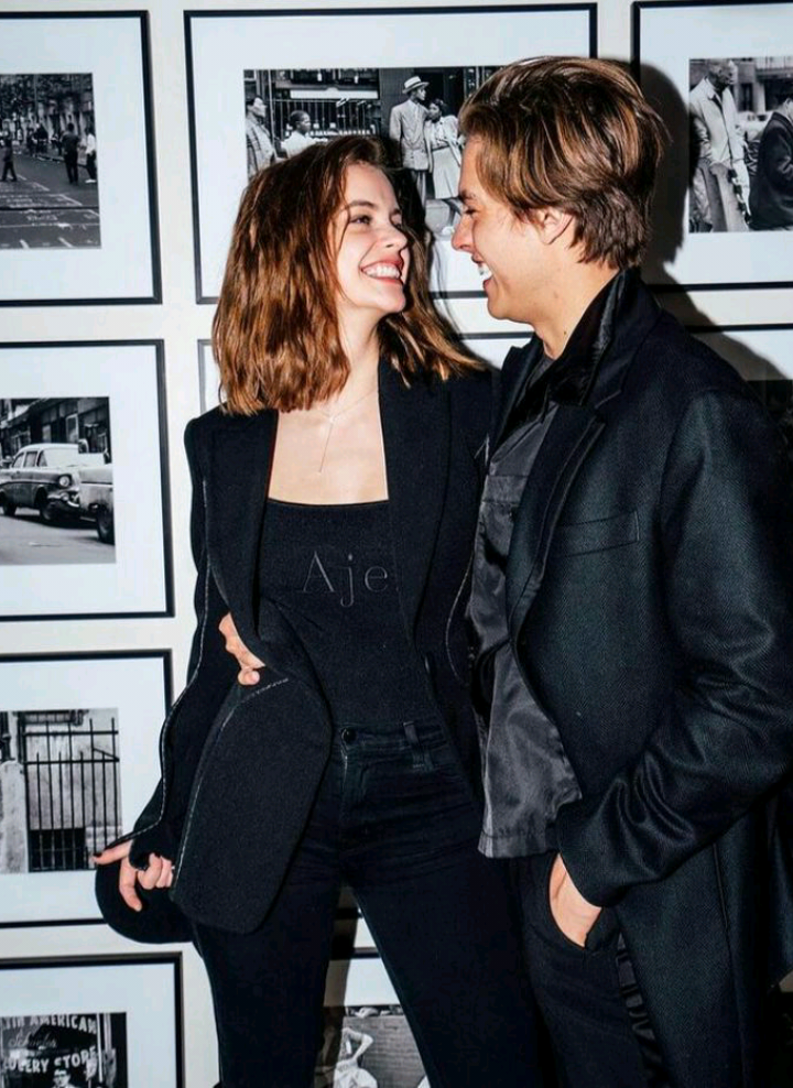 ele na plateia, admirando ela!! amo esses dois🩷 #colesprouse #barbarapalvin #everybreathyoutake #vitoriasecret #vaiparaoforyou @Victoria’s Secret @VSPINK @Cole Sprouse @Barbara Palvin 