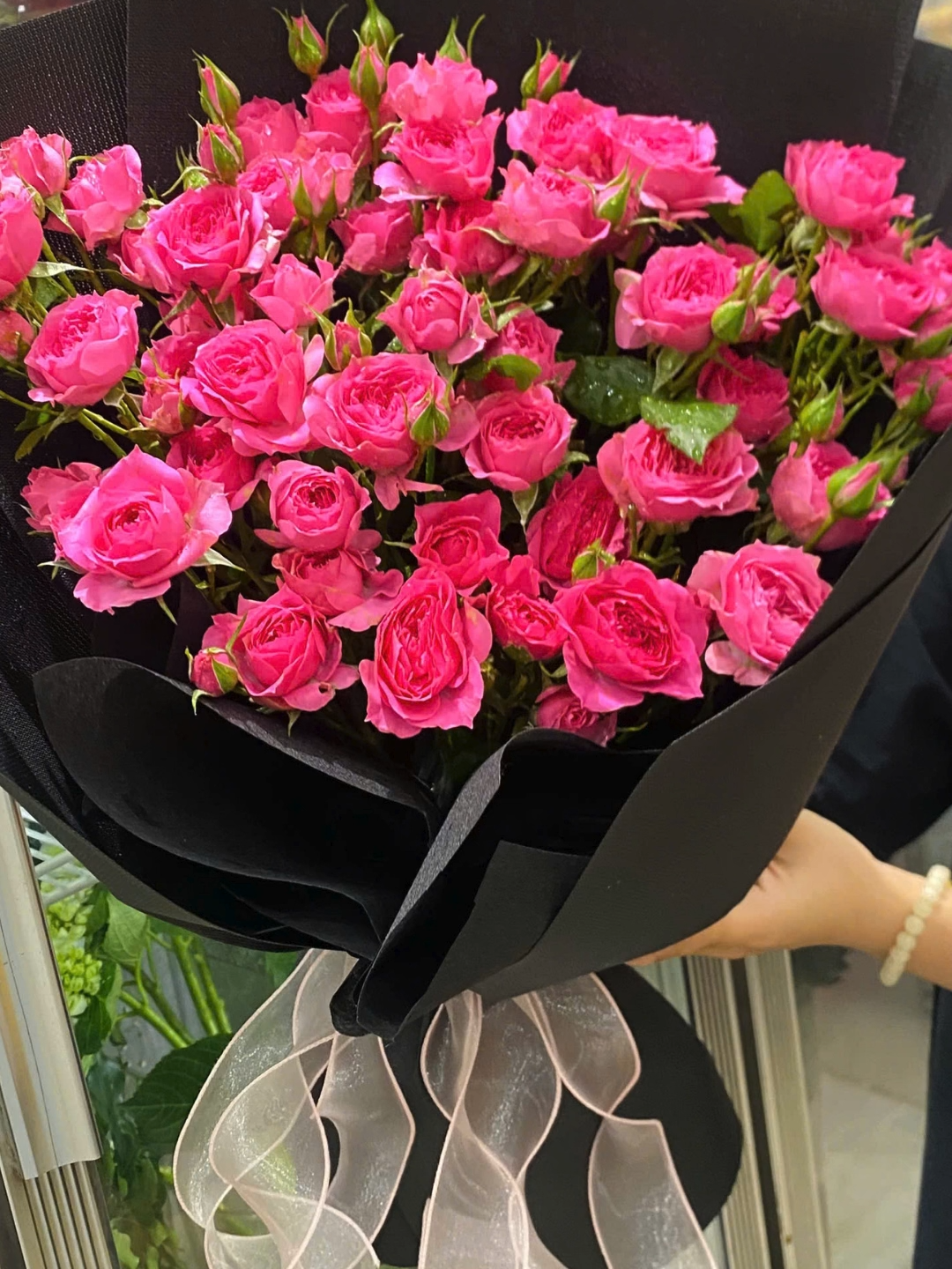 Đừng bỏ lỡ tren bó hồng Sophia này nha. Ta nói nó đẹp nó sang gì đâu á #Mitty #MittyFlower #Hoabogiare #Hoabodep #HoabodepHaNoi #HoaHaNoi #HoaCoNhue #TiemhoaCoNhue #hoatuoi #hoasinhnhat #hoatangnguoiyeu #hoatotnghiep #hoatuoigiarehanoi #dienhoa #hoatuoigiaohangnhanh