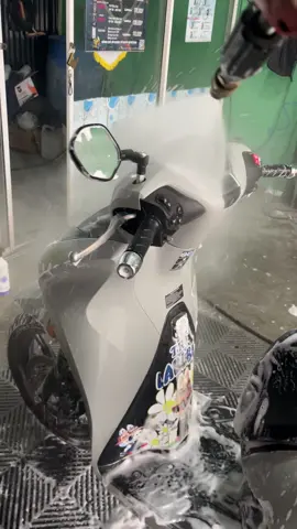 Rửa xe Sh350i 💦💦💦 #TTWASH #xu #rửaxe #thaynhot #sh350i 