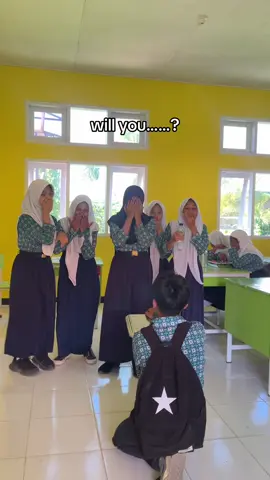 will you marry me? ❌ will you… accept my MBG?😮‍💨 👆🏻 ibunya nangis di pojokan 🤣🤭 #mbg #MGB #student #justforfun #contentcreator 