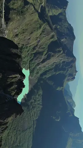 Kawah baru Gunung Kelud terbentuk setelah letusan besar tahun 2014 yang menghempaskan kubah lava seluas 16 juta meter kubik. #gunungkelud #dji #kediri #volcano #blitar 