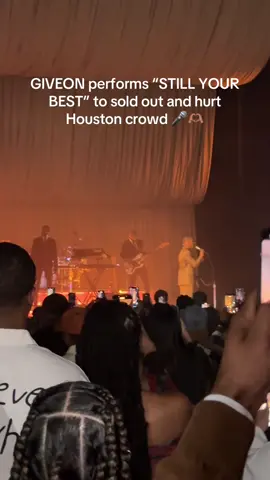 That’s a downgrade and you knowwwwwww it #giveon #dearbelovedtour #stillyourbest #giveontour #houstonnightlife 