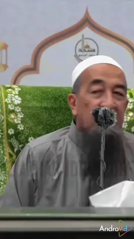 Sahabatku beriman 🤲🤗 alhamdulillah, semoga setiap perkongsian dakwah menjadi asbab hidayah dan pahala jariah yang berpanjangan dengan izin Allah SWT. 🌹 Berikut huraian, doa, dan penutup yang sesuai untuk video dakwah TikTok bertajuk: “Orang yang sering berkali-kali membuat dosa, lalu dia menyesal.” 🎙️ Penjelasan Dakwah: Sahabatku beriman 🤲 Orang yang sering melakukan dosa, tetapi hatinya tidak pernah tenang, lalu dia menyesal dan kembali kepada Allah, maka itulah tanda iman masih hidup dalam dirinya. Jangan berputus asa dengan rahmat Allah. Kerana Allah SWT berfirman dalam Surah Az-Zumar ayat 53: > قُلْ يَا عِبَادِيَ الَّذِينَ أَسْرَفُوا عَلَىٰ أَنْفُسِهِمْ لَا تَقْنَطُوا مِن رَّحْمَةِ اللَّهِ ۚ إِنَّ اللَّهَ يَغْفِرُ الذُّنُوبَ جَمِيعًا “Katakanlah: Wahai hamba-hamba-Ku yang melampaui batas terhadap diri mereka sendiri, janganlah kamu berputus asa daripada rahmat Allah. Sesungguhnya Allah mengampunkan segala dosa. Sesungguhnya Dialah Yang Maha Pengampun lagi Maha Penyayang.” 🌿 Maknanya: Sebesar mana pun dosa kita, jika kita bertaubat dengan sebenar-benar taubat, nescaya Allah akan ampunkan. Yang penting, jangan ulangi dosa yang sama dengan sengaja. Teruskan beristighfar, menangis di hadapan Allah, dan mohon keampunan dengan hati yang ikhlas. 🤲 🤲 Doa Taubat Pendek dan Terjemahan: اللّهُمَّ اغْفِرْ لِي وَتُبْ عَلَيَّ إِنَّكَ أَنْتَ التَّوَّابُ الرَّحِيمُ Allāhumma-ghfir lī wa tub ‘alayya innaka anta at-Tawwābu ar-Rahīm. Makna: “Ya Allah, ampunilah aku dan terimalah taubatku, sesungguhnya Engkau Maha Penerima Taubat lagi Maha Penyayang.” 💬 Penutup Kata Dakwah TikTok: Sahabatku beriman 🤲 Setiap manusia pernah berdosa, tetapi yang membezakan kita — adalah siapa yang benar-benar menyesal dan kembali kepada Allah. Jangan biarkan dosa semalam menghalang taubat hari ini. 🌙 ✨ #DakwahTikTok #Paksu609Bismillah #UstazAzharIdrus #TaubatNasuhah #MotivasiIslam 