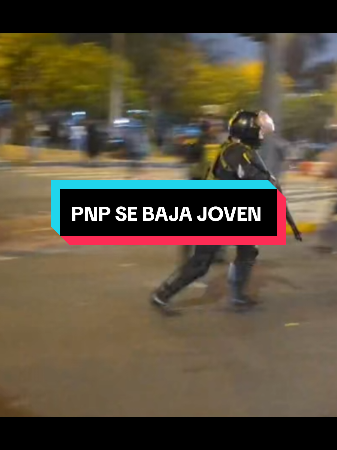 PNP LE DA A JOVEN EN LA MARCHA DEL 15 DE OCTUBRE EL EN CENTRO DE LIMA #perú #ultimahora #noticiasperu #congresodelperu #pnp 