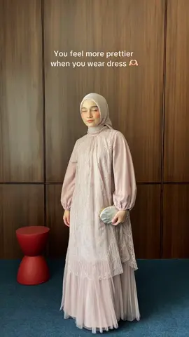 Kembaran sama Chika dikeranjang kuning yuk! 💖 #hijabchic #hijabchicpink #fashiontiktok #outfitinspo #dressbrukat 