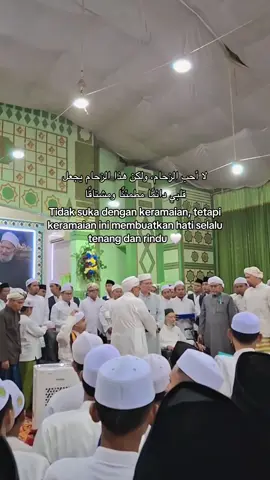 “Ramai, tapi menenangkan 🤍” #syairarab #islamicquotes #quotesaesthetic #lanbulanonline #fyp 