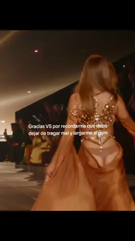 🥲🥲🥲#victoriassecretfashionshow #chicas #hermosas✨ @Victoria’s Secret 