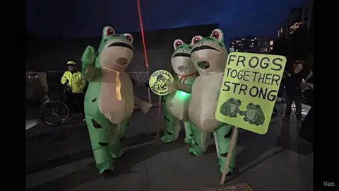 @Slurmit #portlandoregon #portlandfrog #nokings 