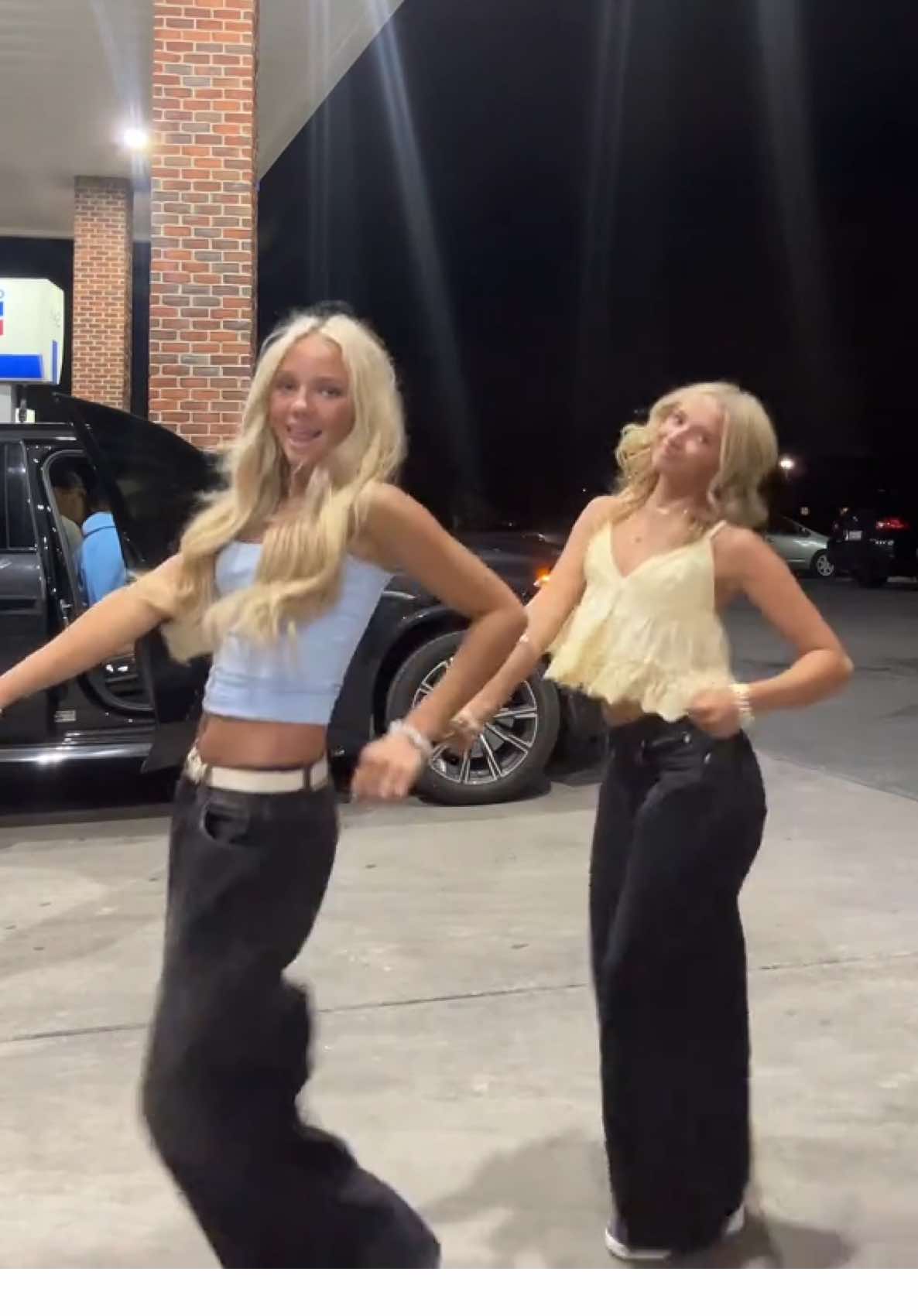 Gas station>> my top @Princess Polly jeans: @Edikted @Hudson jambor #fyp #dance #viral #bff #blonde 