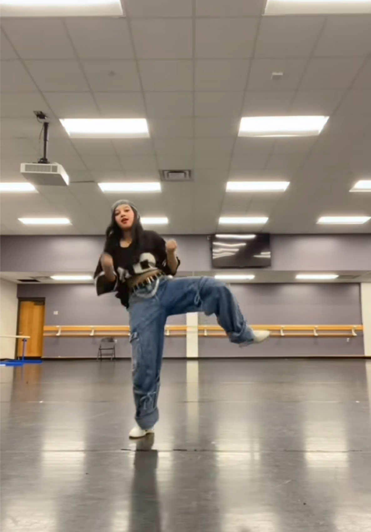 Ima rly rly rly need first aid ⛑️🤭❤️ Hobi doing his thanggg!!🫶🏽 #jhope #killinitgirl #dance #fyp #trend 