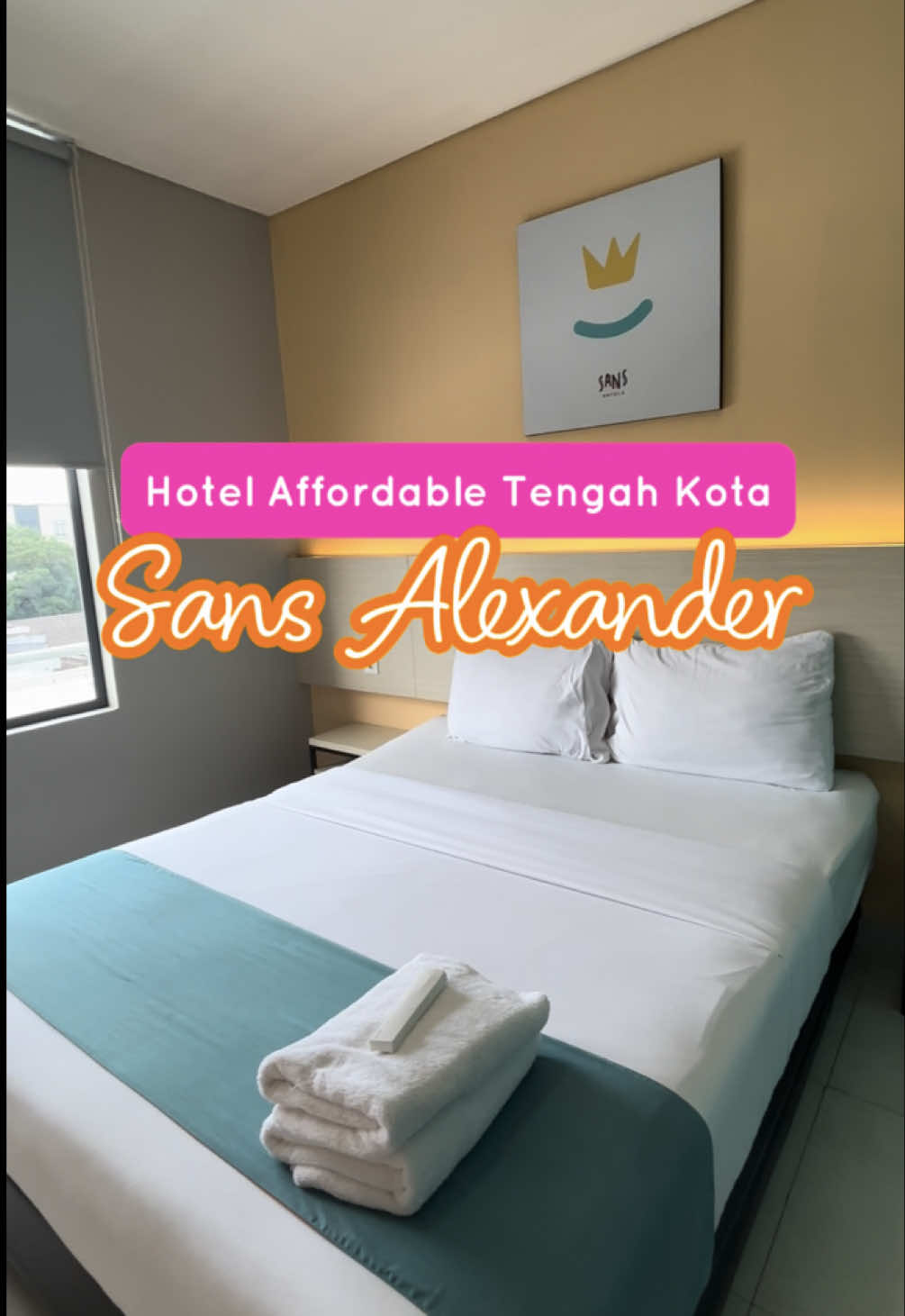 Rekomendasi hotel affordable & family friendly di Bandung. Sans Hotel Alexander. Letaknya ada di Jl. Pasir kaliki. Kamarnya bersih, rapih, wangi. Terdapat kolam renang (air dingin) di rooftop dan yang pastinya lokasinya strategis di pusat kota Bandung. Cocok buat yang mau berlibur bareng keluarga dan ga harus jauh ke tengah kota. Bookingnya wajib di aplikasi RedDoorz pakai kode promo YUKNGINEP biar lebih hemat. #RedTravelers #BerkeSANS #sanshotel #sanshotelalexanderbandung 