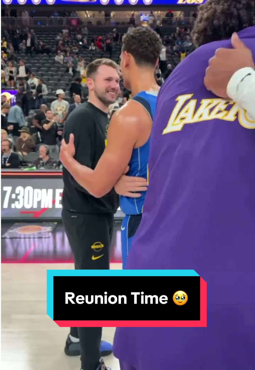 What a sweet moment between teams ❤️ #NBA #basketball #Lakers #Mavs #LukaDoncic