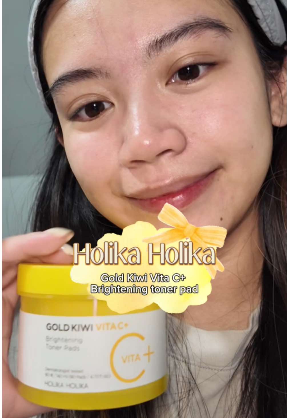 Meet your new glow-to pad — Gold Kiwi Vita C + 💛 @Holika Holika Shop  🛒 shop now at holikaholika.com also Available on Amazon, Oliveyoung, Shopify, and tiktok shop!  #HolikaHolika #GoldKiwiTonerPads #Kbeauty #KoreanSkincare #SkincareRoutine #Amazon