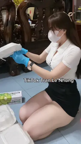 Bạn nói : Nhận sầu riêng phải do Nhung gói bạn mới nhận. Dạ, thì Nhung vẫn đang gói cho bạn đây mà! 