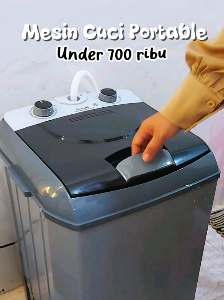 Gak perlu mahal, under 700 rb udh dapat mesin cuci yg bisa mencuci 10-15 pakaian..  fix yg suka pindah² kontrakan dan anak kosan wajib banget punya ini.  #mesincuciportable #mesincucimini #mesincucimurah #mesincuciarashi 