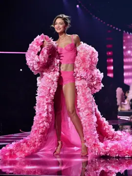 Gigi Hadid on the runway for Victoria Secret 2025. #gigihadid #victoriasecret #vsfashionshow #foru #fyp 
