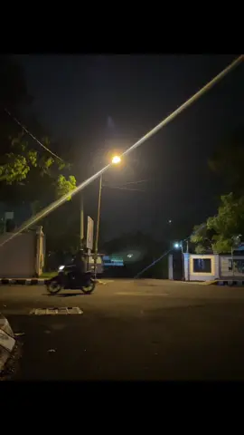 uasik 💃  #lirikmusik #overlaylyrics #liriklagujawa #liriklaguviral 