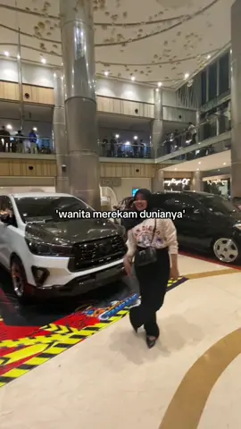 nama:reva, hobi:ngeliatin innova, cita cita: jdi bos muda naik innova #fypage #innovareborn #innova2gd 