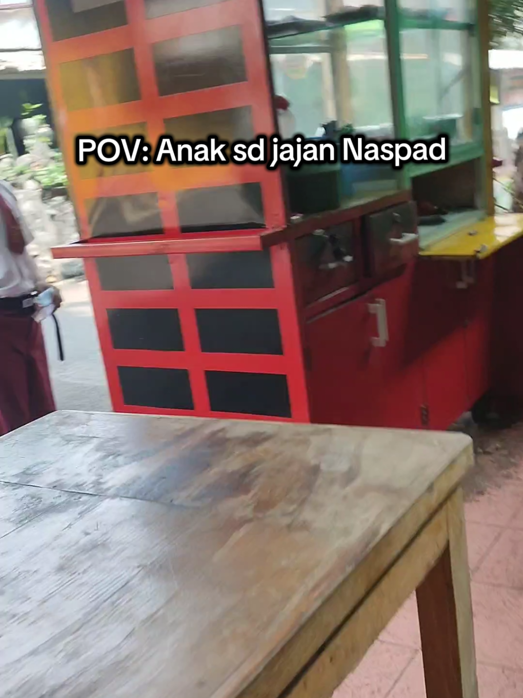 anak sd aja makan siangnya Naspad. masa kamu kalah 🤭 #nasipadang #naspadnimul #naspaddalip #streetfood 