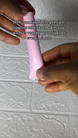 I’m so in love with this tube🥰 #fancy #lipgloss #squeezetubes #relatablecontent #lipglossvendorinbenincitynigeria #kiscosmetics #lipglossvendorinbenin #lipglosses 