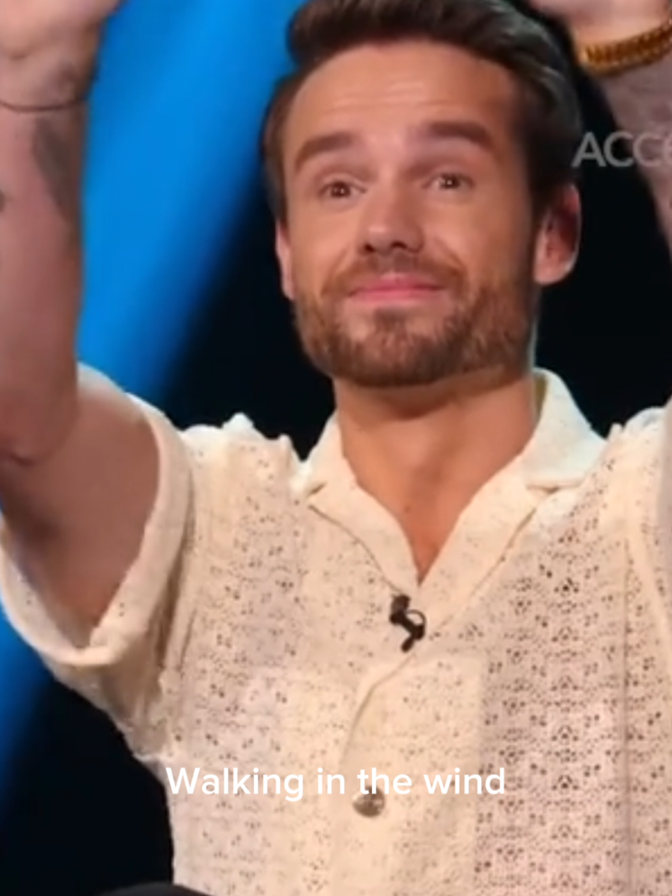 Hoy se cumple un año desde la última vez que este mundo tuvo el placer de decir que estabas en él. Se siente irreal pensar que hace 365 días no escuchamos tu risa ni tu voz. Me gustaría poder volver el tiempo atrás, para que una vez más tu presencia no sea solo un recuerdo, y que tu compañía se sienta tan cálida como antes. Diste al mundo cada parte de tu esencia. Buscaste en cada rincón la forma de dar todo el amor posible. Fuiste y serás profundamente amado por todos los que tuvieron la suerte de conocerte. Tu huella en este mundo es inimitable: se manifiesta en el amor, las risas, el talento, la humildad y la ternura que dejaste atrás. Gracias por darnos incluso aquello que vos necesitabas.  Gracias por seguir siendo ese refugio que encuentro en cada atardecer, donde todo parece tener más color.  Gracias Liam por quedarte en mí, incluso cuando ya no estás. Siempre estarás en mi corazón. 🕊❤️#liampayne #onedirection #fyp #missyou#CapCut 