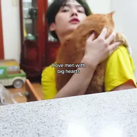 Sweetest man alive, no wonder the members love to touch it so much ❤️ #leeknow #leeminho #straykids #lino 