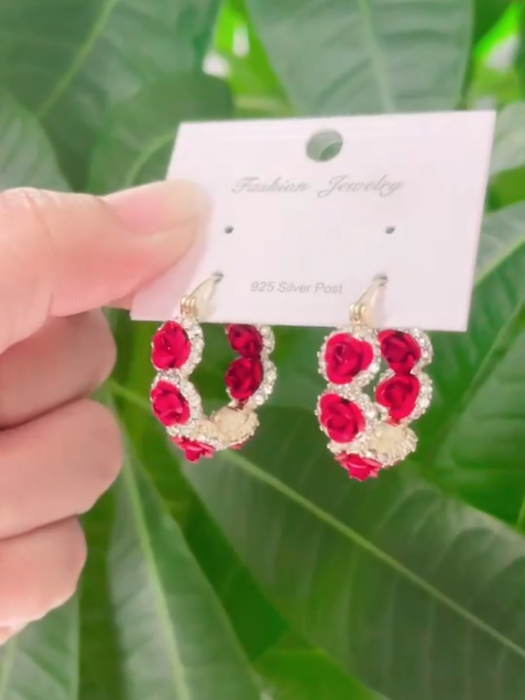 A delicate yet dazzling piece for a touch of everyday luxury. #jewelry #elegantstyle #fyp #earringslovers #OOTD