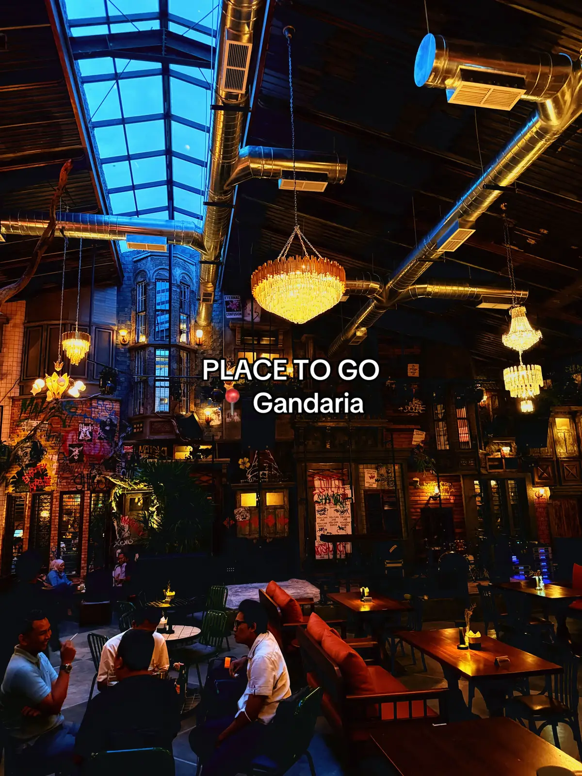 Harry Potter vibes alert! 🧙‍♂️ Cafenya ada di Shamrock Gandaria yaa 🤩 #placetogo #placetogojkt #shamrockgandaria #gandaria #cafeaesthetic 