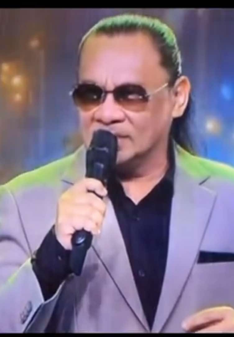 Sebuah persembahan siaran langsung nyanyian lagu yang penuh menyayat hati. Sebegitu sadis hinggakan hujan lebat masuk sampai ke dalam dewan auditorium. “Begitulah betapa sedihnya hati ini yang telah kau lukai”, adalah secebis ucapan yang sempat dirakamkan dari penyanyi lagu ini sebelum beliau beredar keluar dari auditorium.