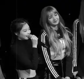 jenlisa 🖤 #jenlisa #jennie #lisa #blackpink #fypシ 