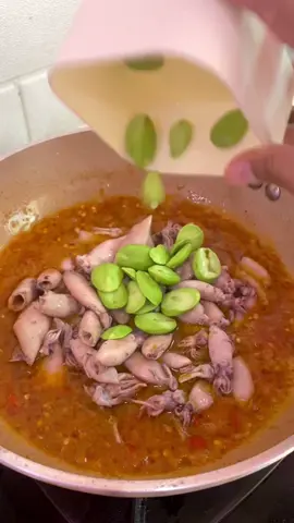 menu nya hari ini aku masak sambal cumi asin pake pete enak banget… #novitasawj #minivlog #sambalcumiasin #fyp 