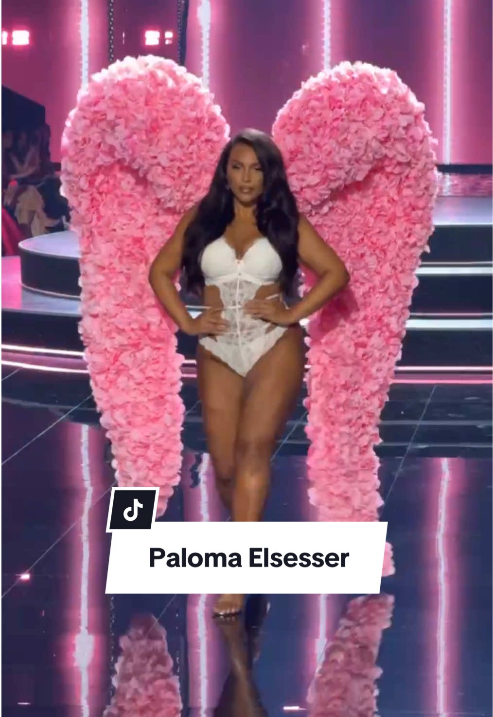 #palomaelsesser walked the @Victoria’s Secret 2025 show in NYC. #voguegermany #victoriassecret #vsmodel #vsangel 