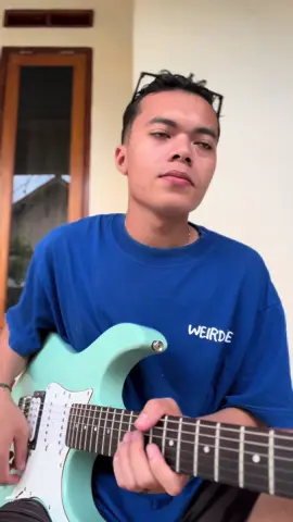 Sesekali tampilin muka ya wkwk #guitartok #gitarcover #fyp #produktimur #laguviral 