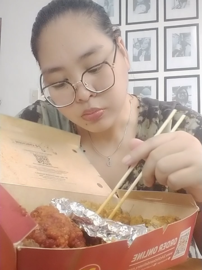 24Chicken's Yangnyeom & Sweetcorn Flavor 😌 Saraaaaaap love ko @katudz86  #24chicken #mukbang #yangnyeomchicken #trending #fyp 