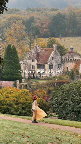 Just an hour from London and it feels like you’ve stepped into a fairytale. 🏰🍂 Scotney Castle in Kent is pure autumn magic: golden leaves, misty reflections in the moat, and that perfect quiet you only get in the countryside. #uktravel #visitkent #englishcountryside #scotneycastle #daytripfromlondon 
