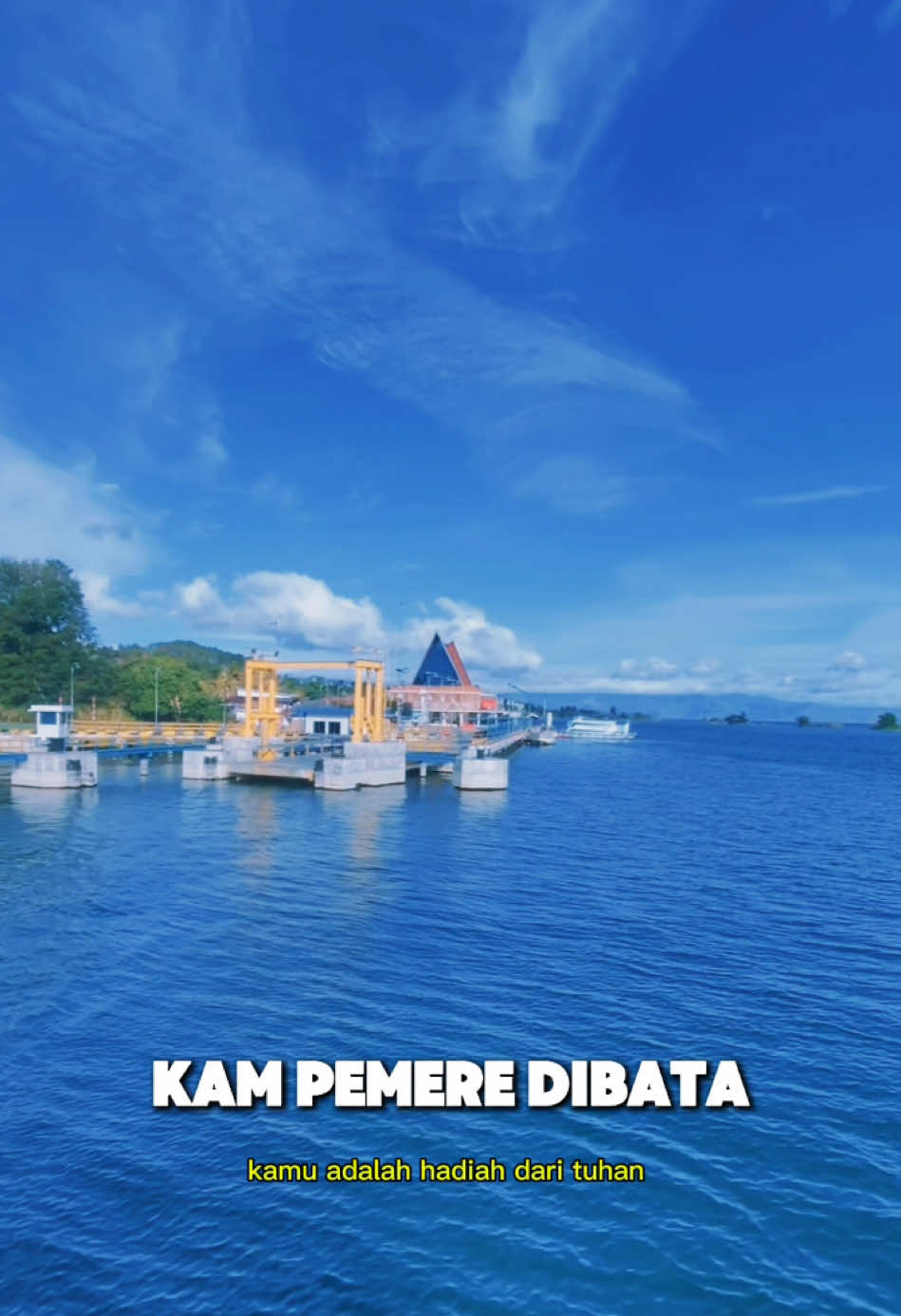 Orang jawa tapi suka lagu karo🥰😁 #pelabuhanambaritasamosir #parapat #parapatdanautoba #tanahkaro 