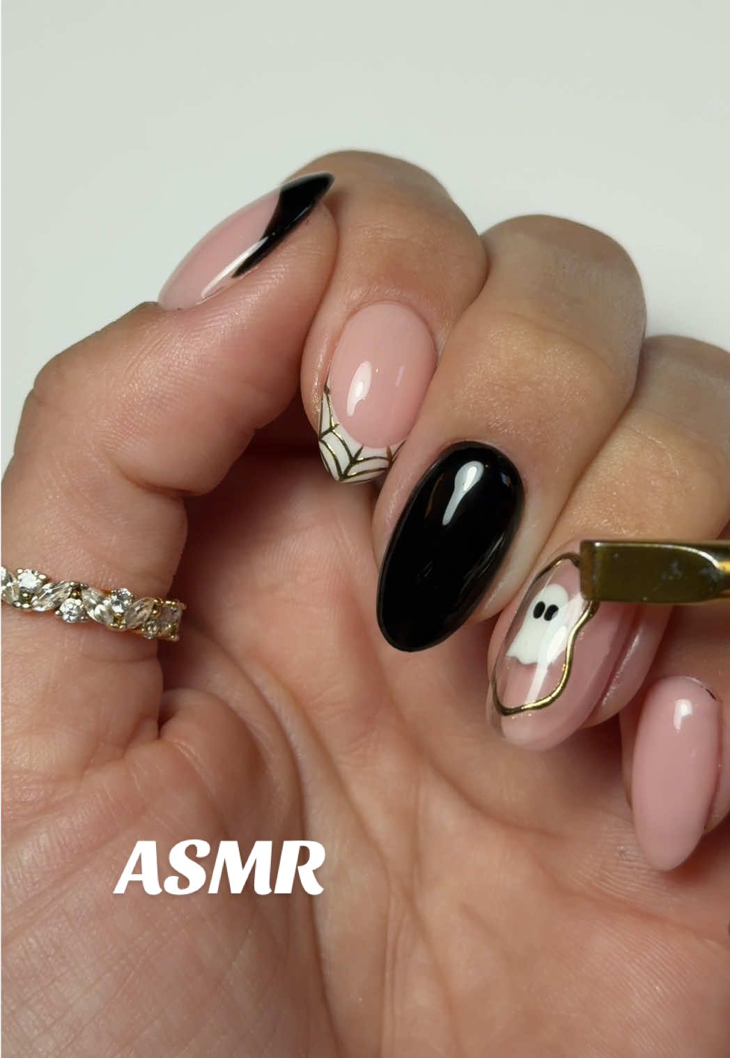 a few really satisfying pop and flicks there 😂👻 @Holo Taco Peely base  #asmr #satisying #nailvideo 