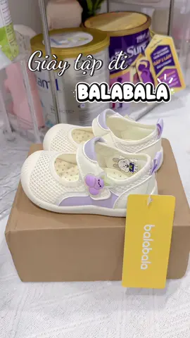 Giày tập đi nhà Balabala ưng lắm, con đi thoải mái chạy nhảy vô tư lun #giaytapdichobe #giaybalabala #balabala #giaytapdichongtruot #mevabe 