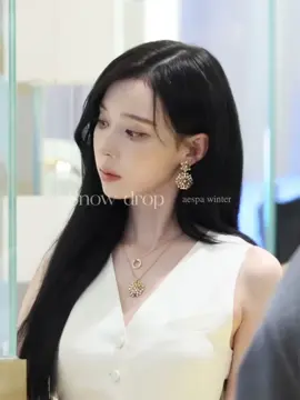 she looks like an actress 🫠🫠 #winter #aespa #윈터 #chaumet 