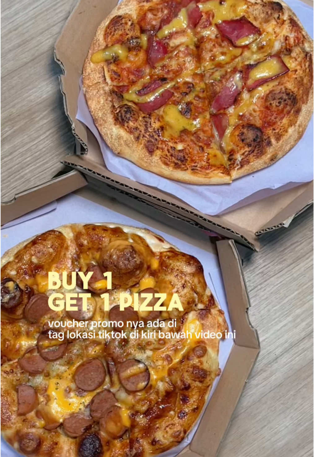 MASIH ADA BUY 1 GET 1 PIZZA 🍕 coba kamu cek dulu di tag lokasi videoku ini karna promo nya hanya berlaku dengan pembelian voucher aja, di store masih harga normal 🚨 #rajanyakenyangoktober #pizzahut #buy1get1 #phd #promoseruweekend 