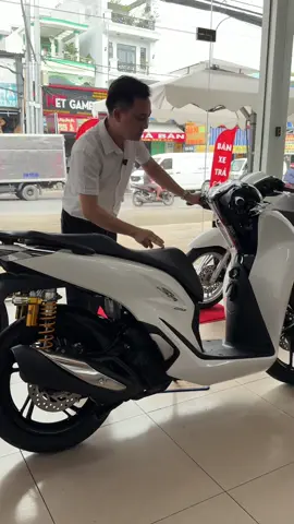 Honda Sh 160 abs 2025 trắng đen , sh 160 abs trắng đen sporty 2025 . #Xemayxedienxe50ccNamhihi #namhihi #sh1602025 