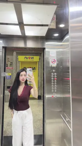 Gương này hơi bẩn 🤧