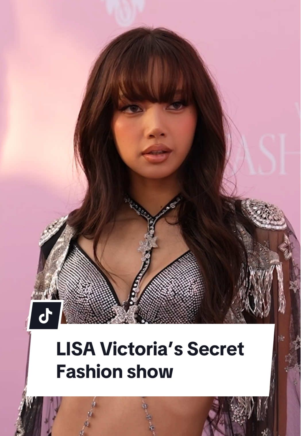 #Lisa dazzled at last year’s #victoriasecret fashion show 😮‍💨❤️‍🔥