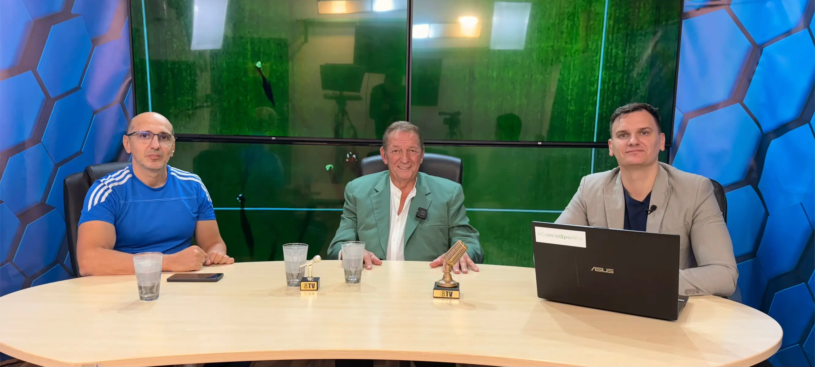🏋️‍♂️ Cronici Sportive cu Stelian Iordache 🎙️ În această ediție îi avem alături pe doi invitați de top: antrenorii Florin Teodorescu și Marius Burciu — discuții despre performanță, pregătire și drumul spre excelență în sport! 💪🔥 Si cum a ajuns Florin Teodorescu aproape fǎrǎ NIMIC. Dacă nu plateste în două luni 40.000 RON, rǎmâne fără singurul bun ce îl mai are: Apartamentul.  O viață de film! Urmărește emisiunea completă aici 👉 https://www.youtube.com/live/HZPTRsD1fCE?si=CIjj7-ux6JcWZIz0 #CroniciSportive #StelianIordache #FlorinTeodorescu #MariusBurciu #tele9tv 