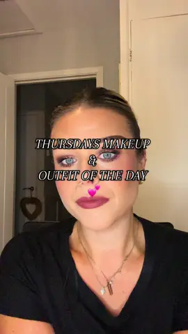 Happy Thursday 💕 Counting down the days until the weekend !  These dark mornings & autumnal nights are starting to take its toll … I am 💤😴 #makeupoftheday #outfitoftheday #makeup #OOTD #MOTD 