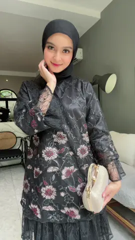 #hijablabel_hl #fashionmuslimoutif #onesetkekinian 