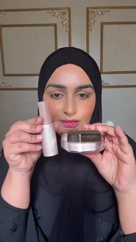 ✨ Lock it. Blur it. Set it down. ✨ . . I used the Set It Down Blurring Powder my go-to for defending the skin against sweat and humidity while keeping that unwanted shine perfectly mattified ☁️💨 . Then sealed the look with the You Mist Setting Spray, which hydrates the skin and keeps my makeup flawless for up to 12 hours 💦💋 . Humidity-proof, glow-intact, and ready for the day! 🌤️ . @Fenty Beauty @SephoraMiddleEast  . . #fentybeauty #youmist #matelook 