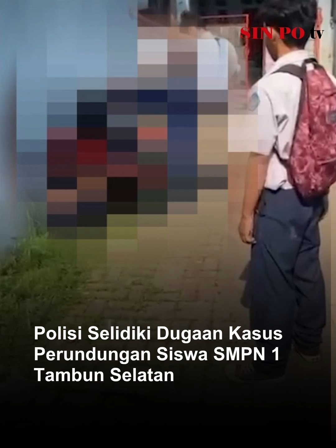 Polisi Selidiki Dugaan Kasus Perundungan Siswa SMPN 1 Tambun Selatan. Kasus perundungan terhadap enam siswa Sekolah Menengah Pertama di Kabupaten Bekasi, Jawa Barat, viral di media sosial. Saat ini pihak kepolisian tengah melakukan penyelidikan. Korban dan para terduga pelaku yang beredar dalam video telah dimintai keterangan. #sinpotv #sinpotvnews #Perundungan #TambunSelatan #Bekasi #berita #beritatiktok #beritaterkini #fyp #viral #tranding
