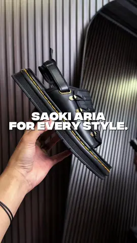 Cewek atau cowok, gaya tetep jalan bareng sandal  Saoki Aria. Dari hangout sampe jalan sore, tinggal mix & match, lo udah ready. #unisex #sandalsaoki #saokiid #mixandmatch #sandals 